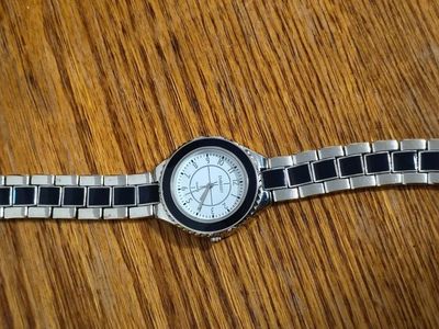 Embassy QUARTZ stainless steel medium watch
