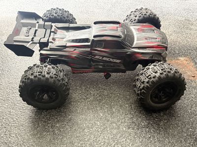 Traxxas Sledge RC Truck - only driven 2 times!