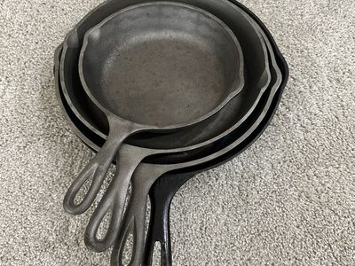 4 cast iron pans, multiple sizes!