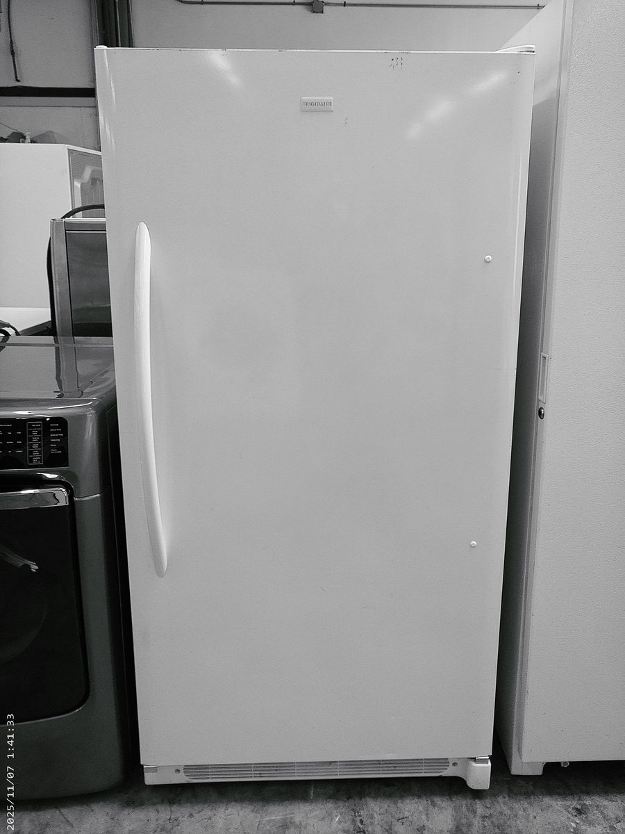 17 cf Upright Freezer~90 Day Guarantee~Frost Free