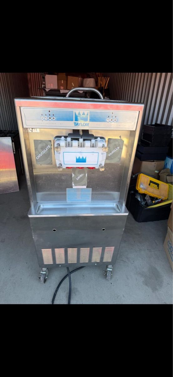 Ice Cream/soft serve machine