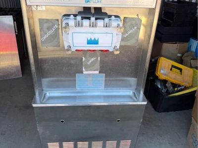 Ice Cream/soft serve machine