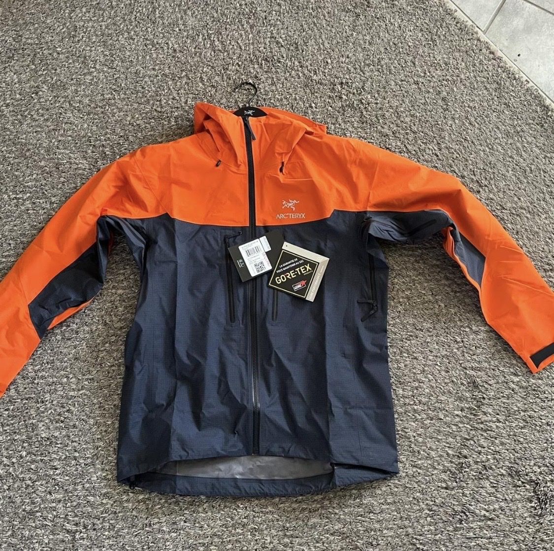 Arc'teryx Men's Alpha AR Jacket - Orange/Navy Blue Gore-Tex Pro Shell, Size Large