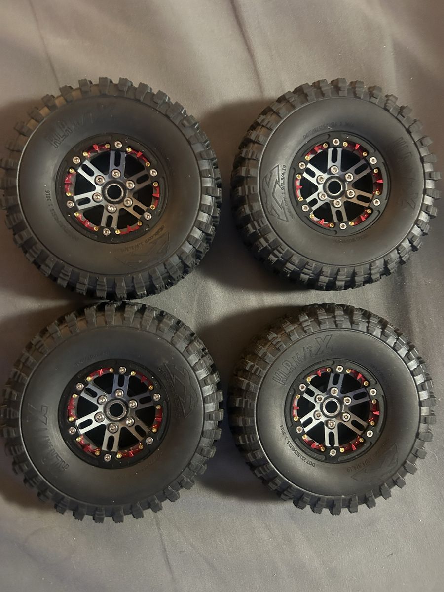 1.9” aluminum Beadlocks with tires