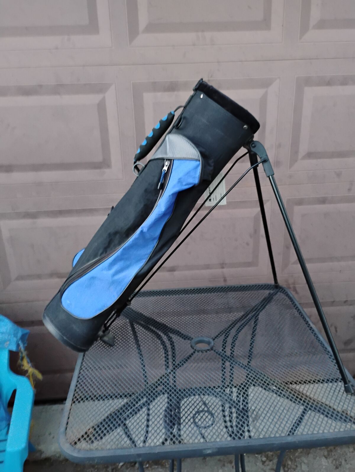 Knight Junior Golf Bag Standing