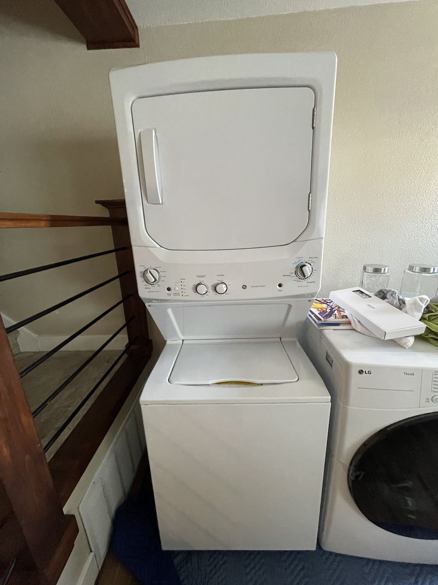 GE GUD27GSSM2WW Spacemaker 27" Laundry Center - 3.8 cu. ft. Top Load Washer, 5.9 cu. ft. Gas Dryer