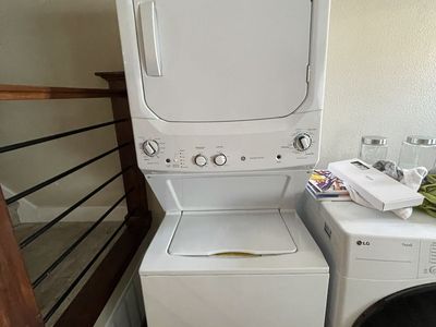 GE GUD27GSSM2WW Spacemaker 27" Laundry Center - 3.8 cu. ft. Top Load Washer, 5.9 cu. ft. Gas Dryer