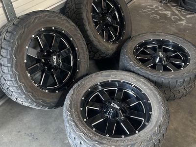 Moto Metal 20x9 8x180 Wheels & 33x12.50R20 Tires – Toyo Open Country R/Ts