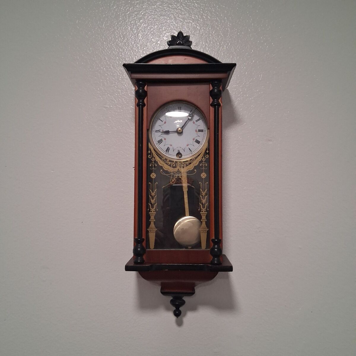 very nice wall clock small accurate