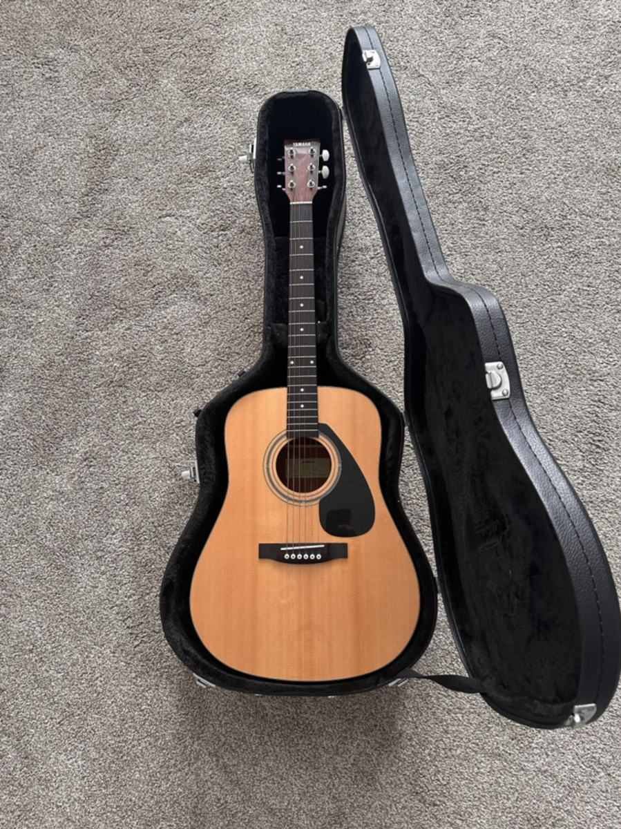 Yamaha FD01S Acoustic Guitar with Gator Case and Capo Tuner