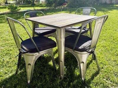 Table set indoor or outdoor