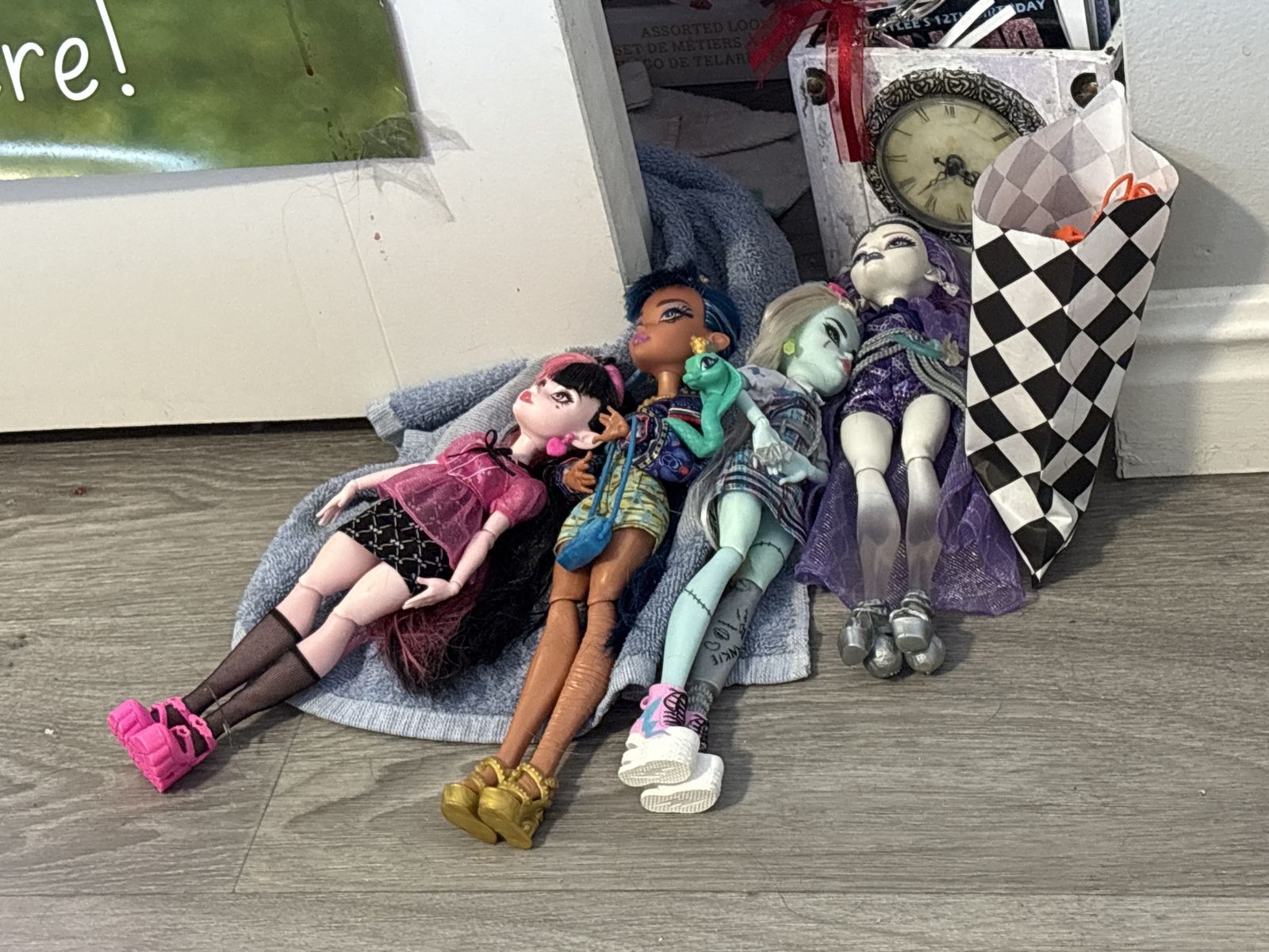 Monster High Dolls (includes most of the accessories)