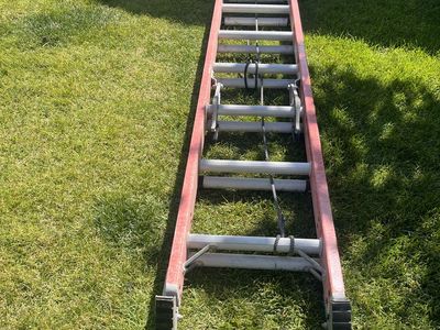 28 foot Fiberglass extension ladder Capacity Type IA