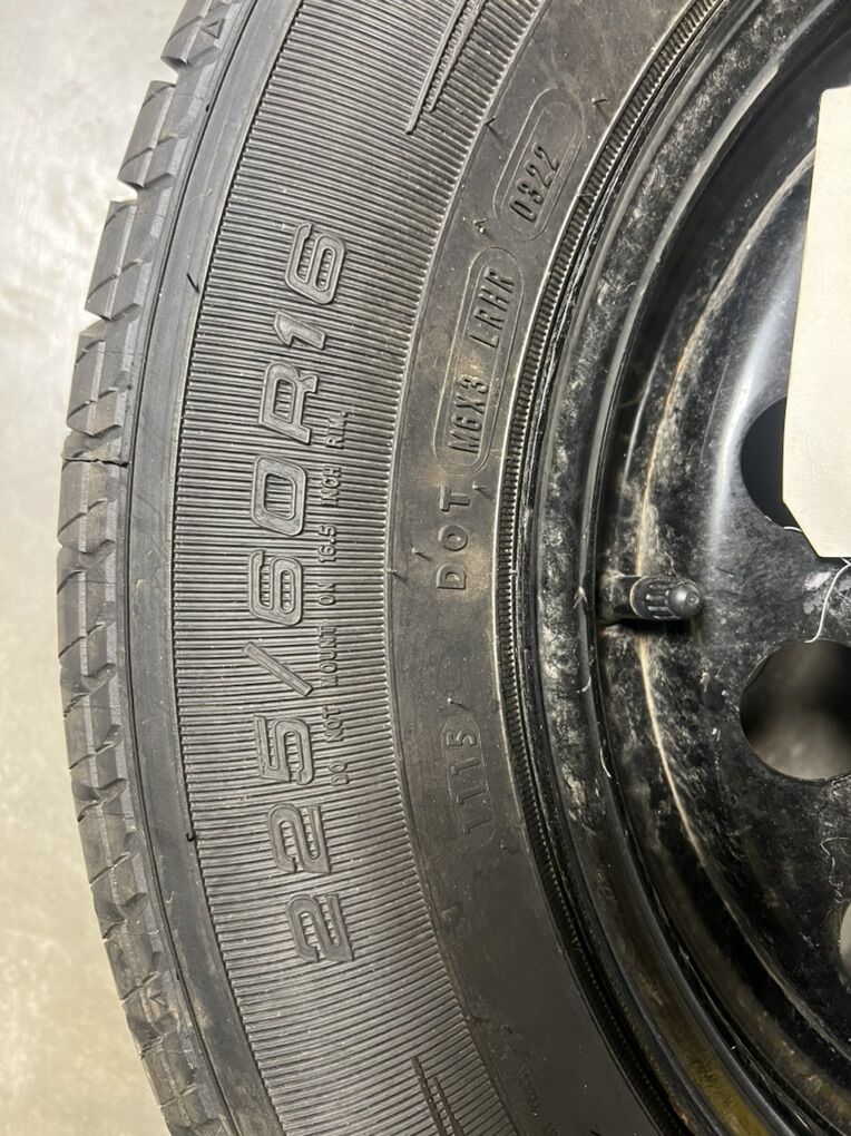 Tire 225/60R16