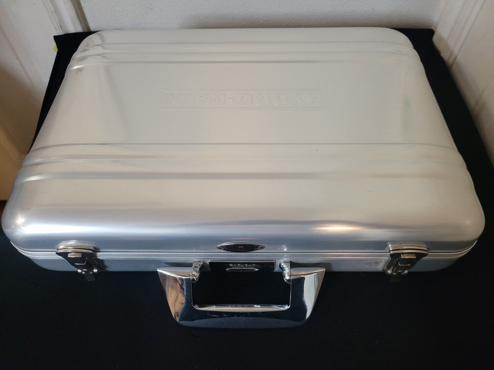 ZERO HALLIBURTON Classic aluminum Attaché Case Sil