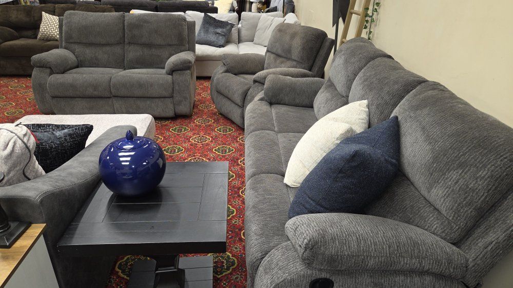 🥰 3-Piece Reclining Set. Sofa, Loveseat & Chair!