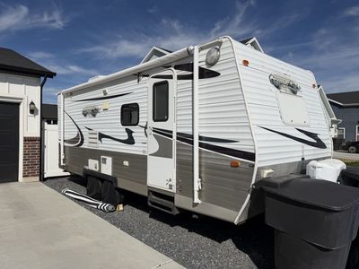 2010 Creekside Travel Trailer 24ft