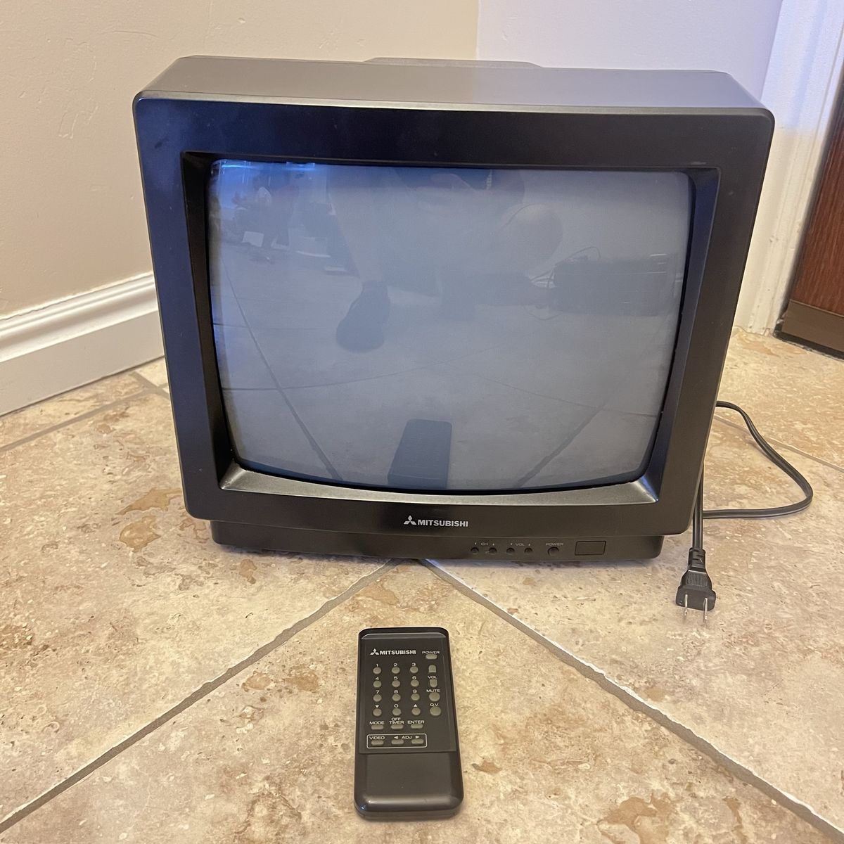 Vintage 1990 Mitsubishi 13" CRT TV Color Television CS-1347R For Retro Video Gaming