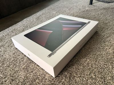 2024 Macbook Pro 16 Screen - 1TB SSD 16GB Ram