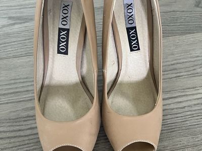 Open toe nude stilettos women’s size 8