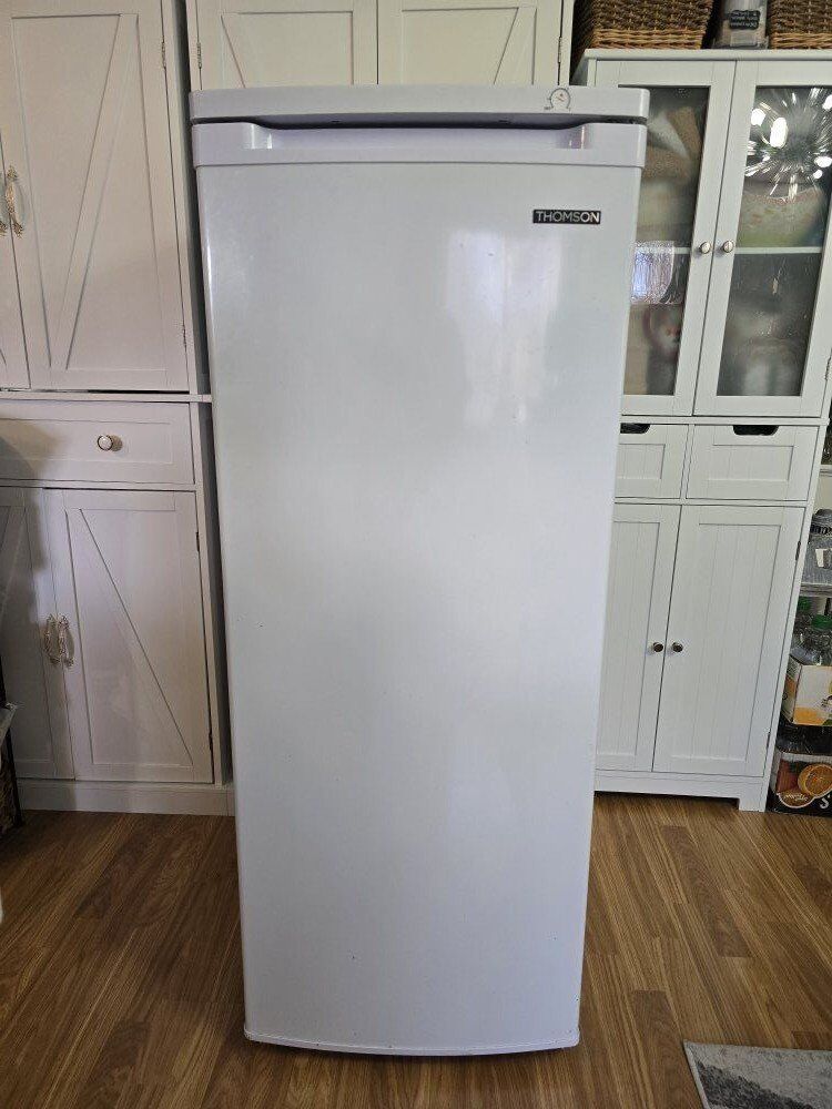 Thomson Freezer Model TFRF690