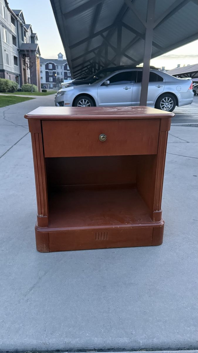 Genuine Pulaski Single Drawer/Open Style Nightstand RARE & Unique Luxury Model – $200 OBO, WILLING TO NEGOTIATE. NEED GONE ASAP