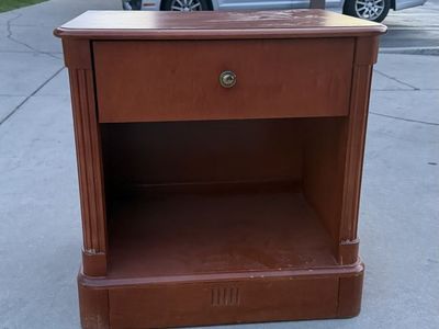 Genuine Pulaski Single Drawer/Open Style Nightstand RARE & Unique Luxury Model – $200 OBO, WILLING TO NEGOTIATE. NEED GONE ASAP