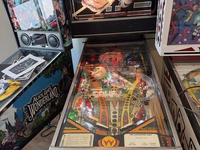 Williams Comet Pinball Machine - Classic Arcade Fun with Great Artwork