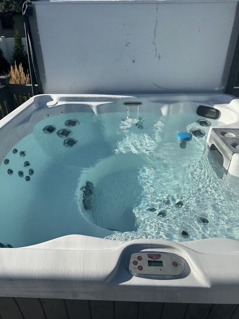 Master Spas Legacy hot tub – 7x7 – Sandy