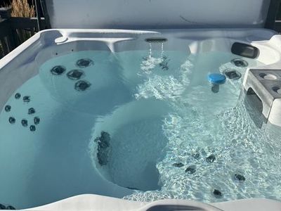 Master Spas Legacy hot tub – 7x7 – Sandy