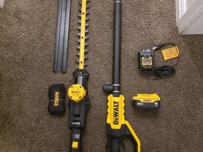 New DEWALT 20V MAX 22 in. Cordless Pole Hedge Trimmer Kit with 4 Ah Battery & Charger