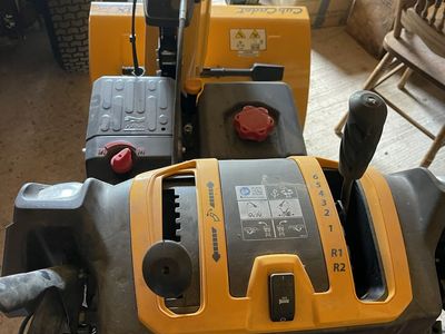 Cub Cadet Snow Blower 3 stage 357 cc electric start cast iron sleeve