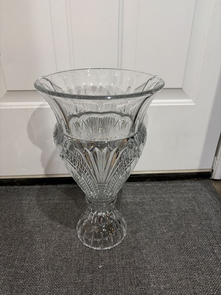 MintConditionMassive Like New  Shannon Crysal Vase
