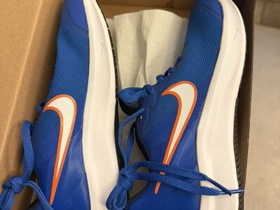 NIB Nike Star Runner Size 5 Youth
