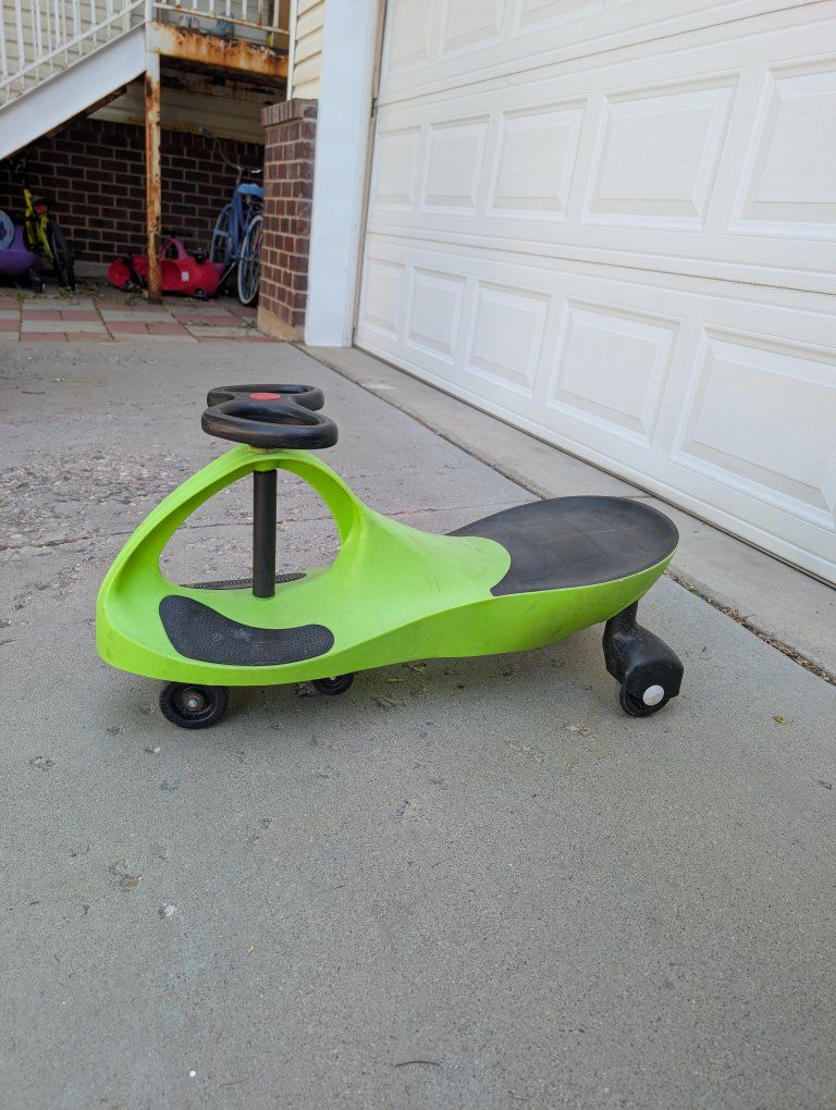 PlasmaCar Green Wiggle Ride-On Toy - Fun Indoor/Outdoor Kids Ride-on Car