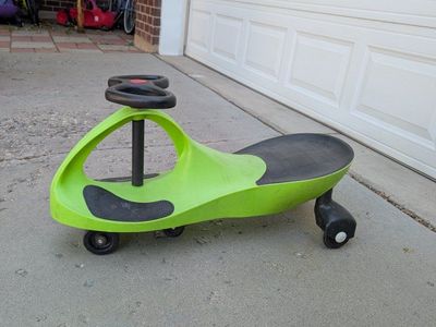 PlasmaCar Green Wiggle Ride-On Toy - Fun Indoor/Outdoor Kids Ride-on Car