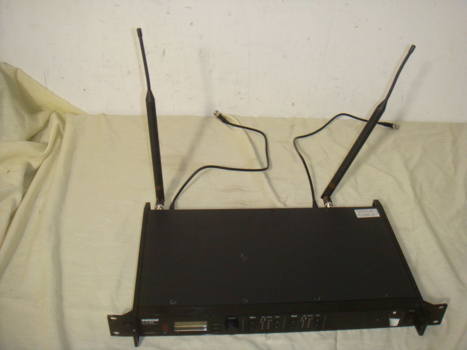 SHURE ULXD4D DUAL CHANNEL DIGITAL WIRELESS RECEIVER H50 BAN 534-598 MHZ W ANTENNAS