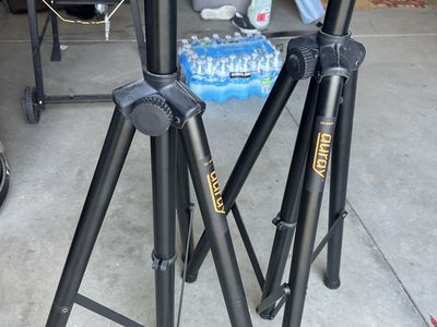 Auray speaker stand