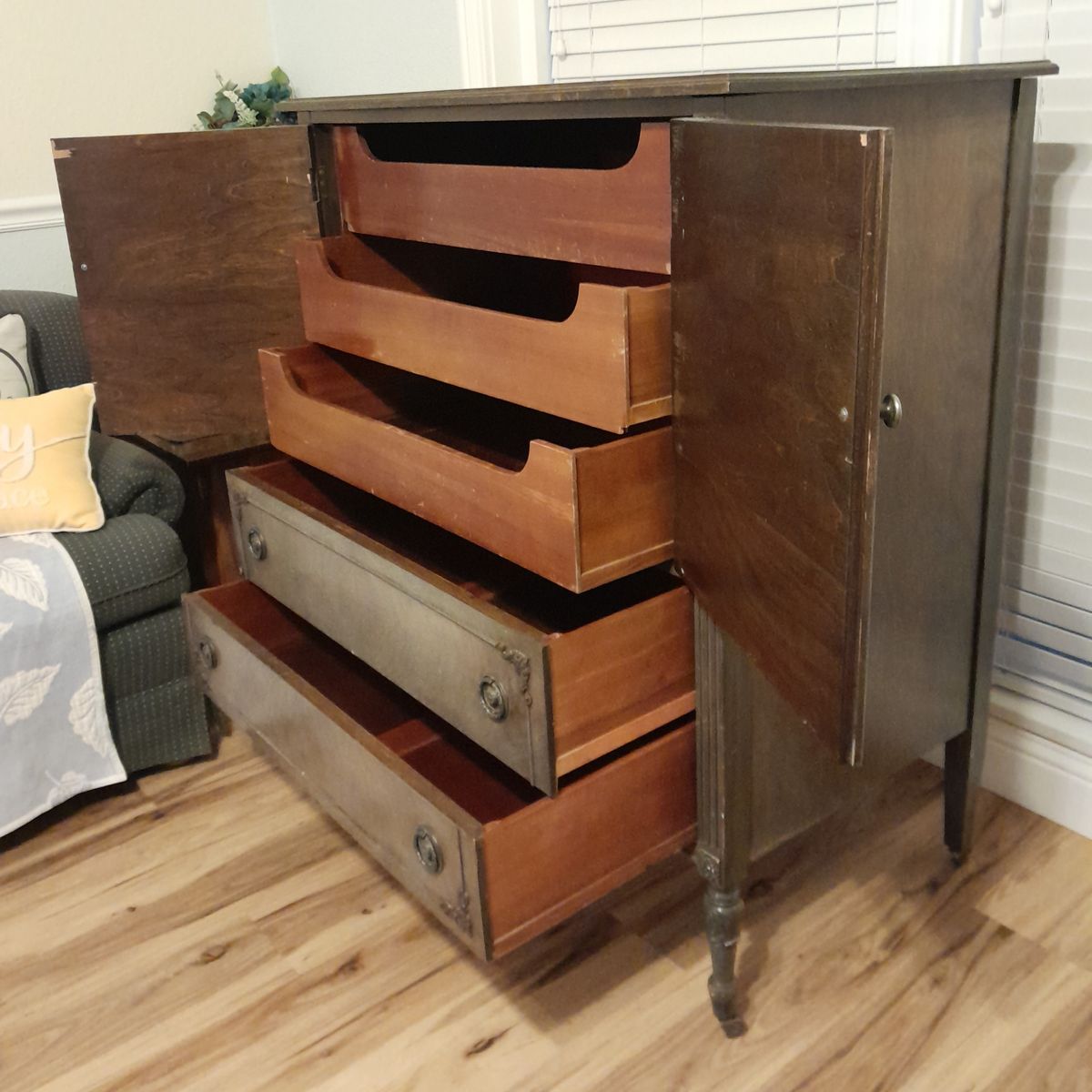 Main image 3