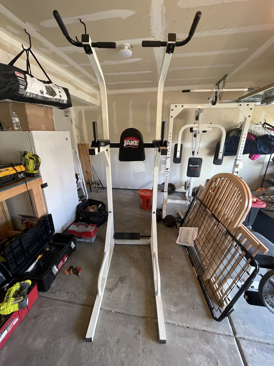 Pull up/dip machine