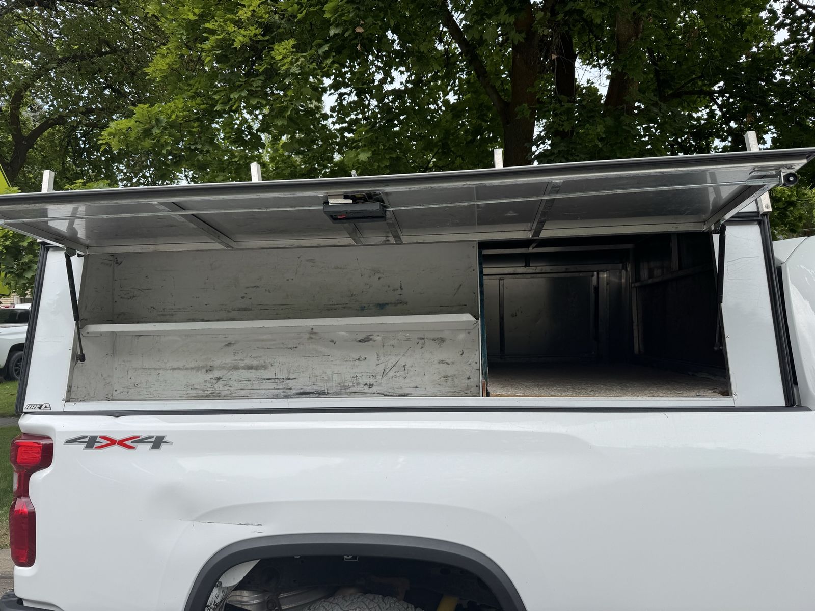 Main image 3