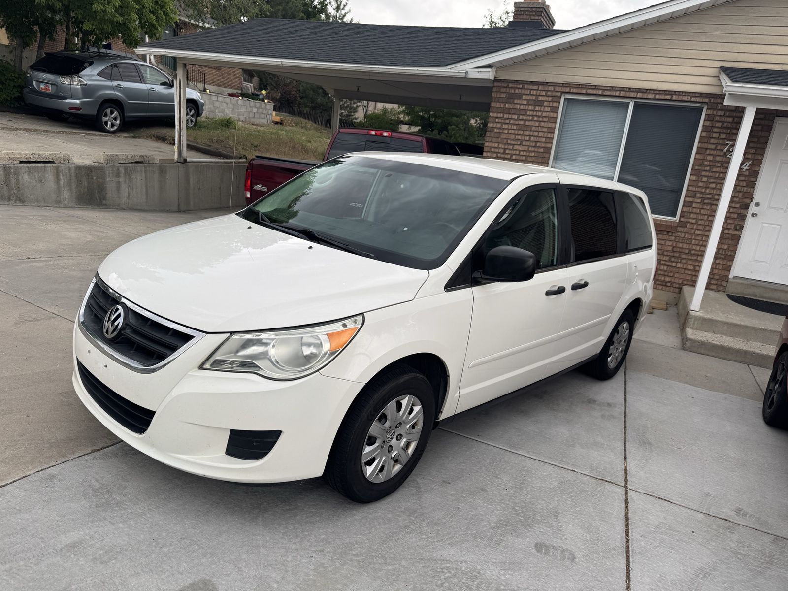 2010 Volkswagen Routan SEL Premium