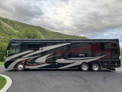 2019 Fleetwood Discovery LXE 44B