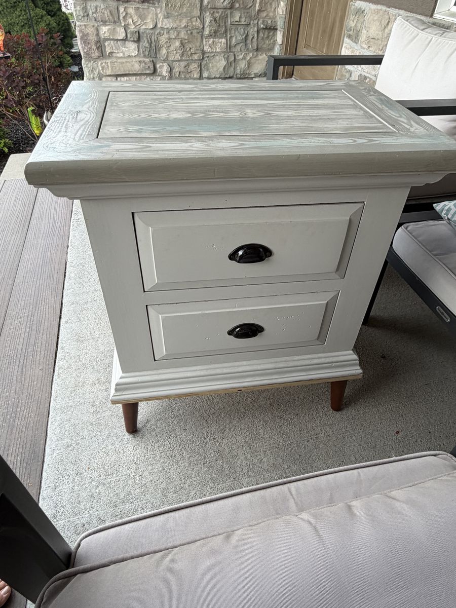 Free nightstand