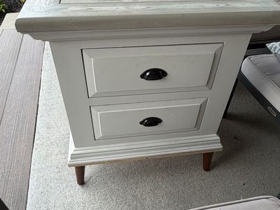 Free nightstand