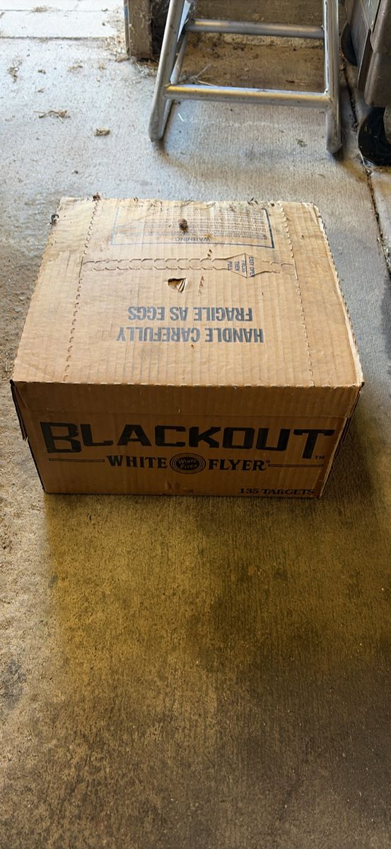 White Flyer Blackout Clay Targets Box - 135 Count