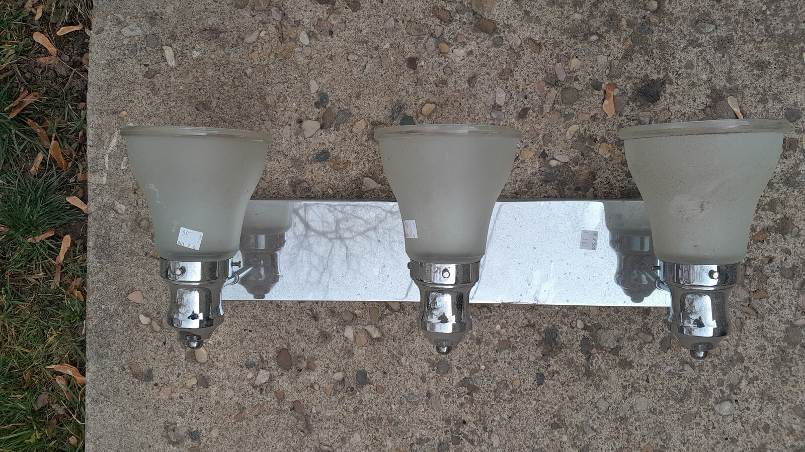 Bathroom 3 globe vanity light fixture