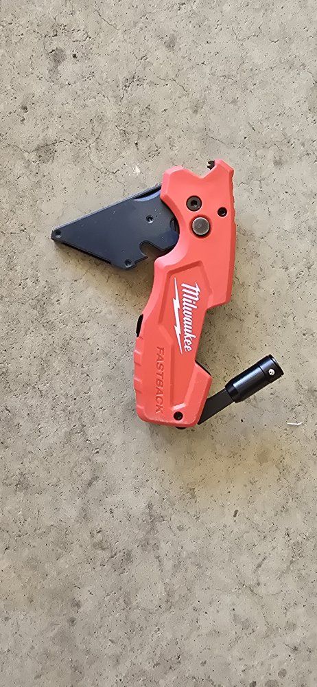 Milwaukee FASTBACK Utility Knife with Integrated Bottle Opener and Bit Holder