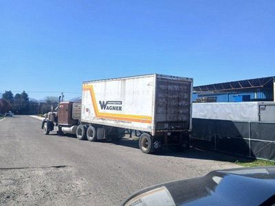 28' dry box trailer.