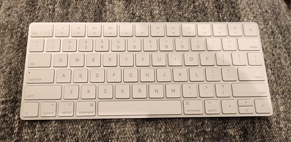 Genuine Apple Magic Keyboard Wireless Bluetooth in white